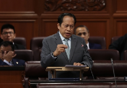 Ahmad Maslan says govt rules out pegging the ringgit