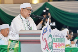 In PAS 'muktamar', Hadi bids to woo minority voters by vowing fairness to all